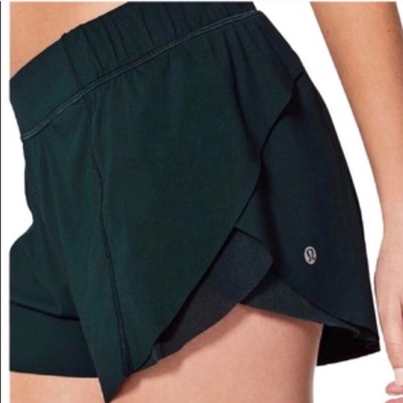 ISO Lululemon home stretch shorts size 4 - Picture 2 of 2